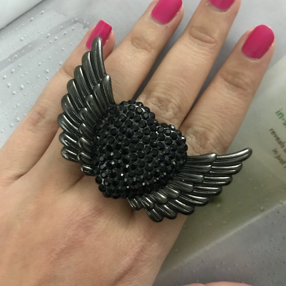 Winged heart ring ❤️